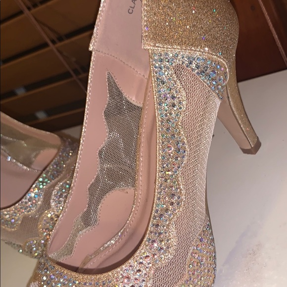 Shoes - Picture 3 of 4